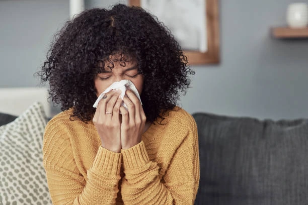 Sintomas de alergia respiratória causada por ácaros